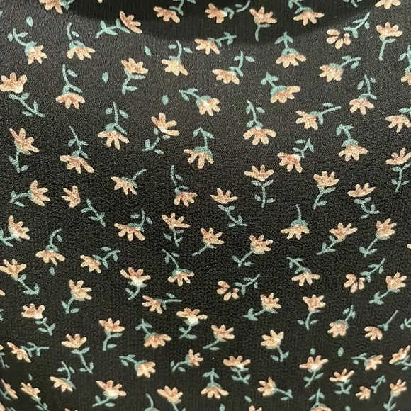 Brandy Melville floral mini skirt - Picture 2 of 3